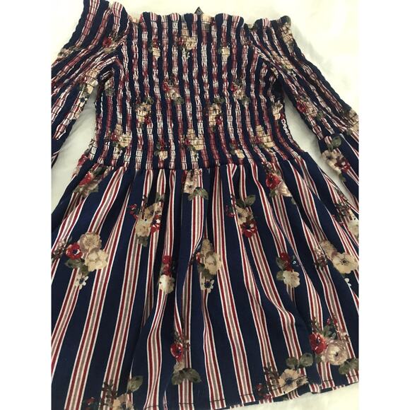 Rue 21 Med off the shoulder top - Picture 4 of 5